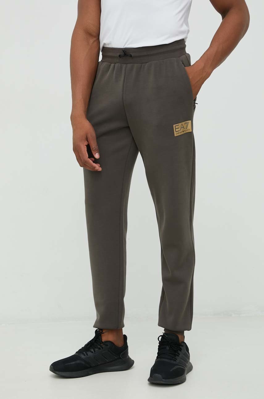 

Спортен панталон EA7 Emporio Armani в черно с апликация, Зелен