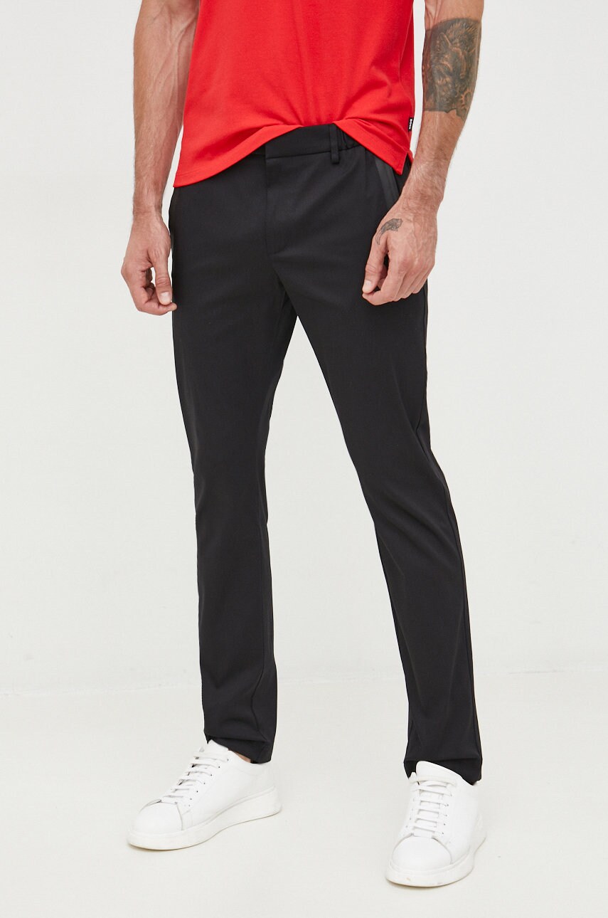 

Панталони BOSS Boss Athleisure в черно с кройка тип чино, Черен