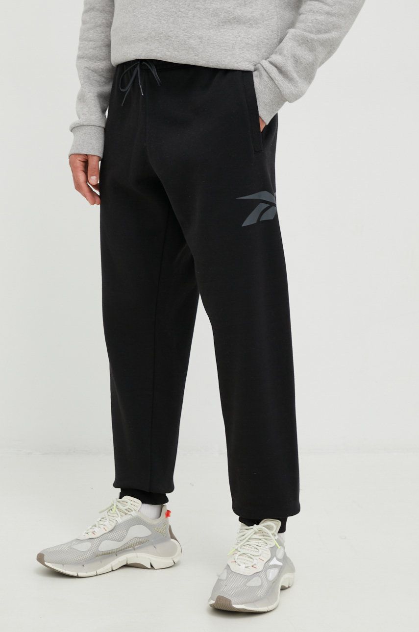 Reebok Classic pantaloni de trening barbati, culoarea negru, cu imprimeu answear.ro