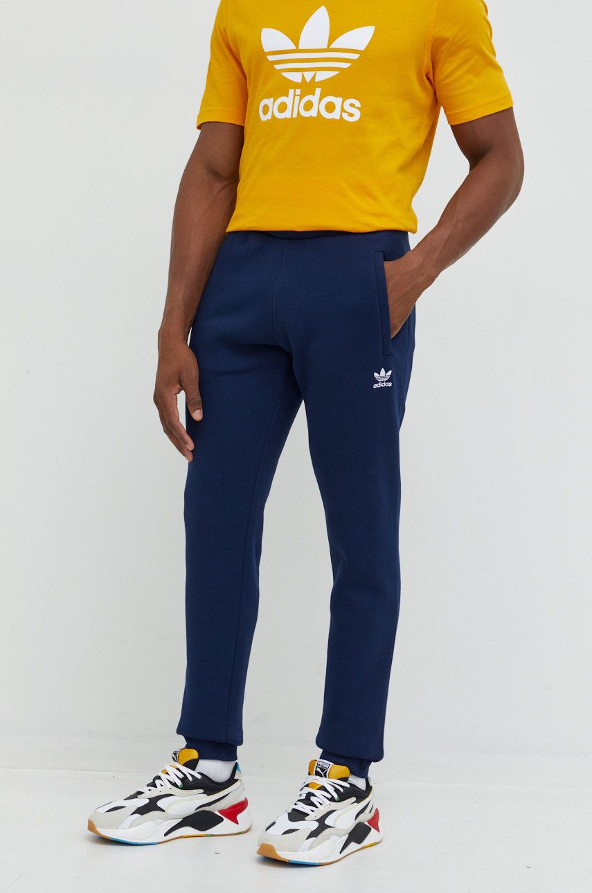 adidas Originals pantaloni de trening barbati, culoarea albastru marin, cu imprimeu adidas Originals