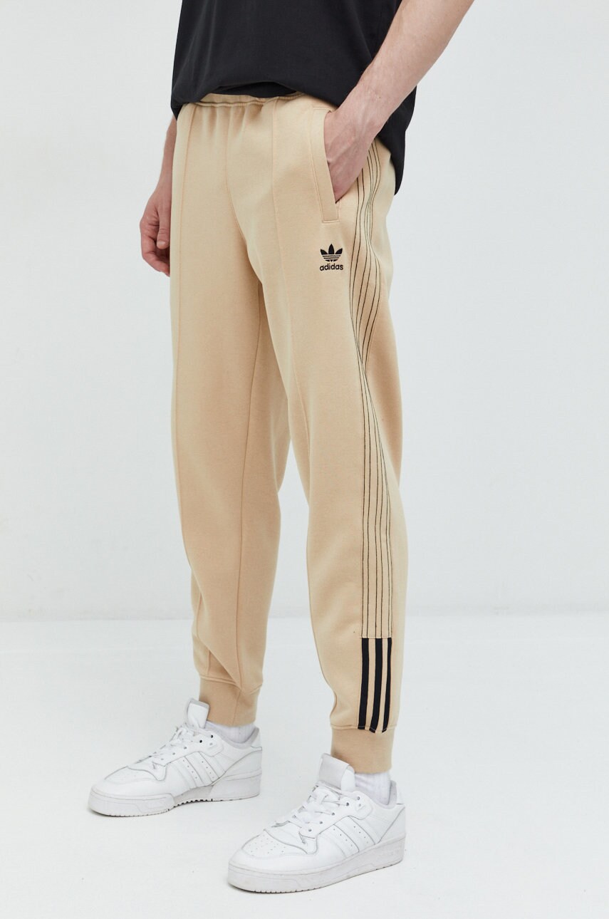 

Спортивні штани adidas Originals чоловічі колір бежевий з аплікацією