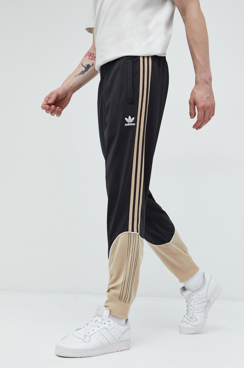 

Спортивные штаны adidas Originals мужские цвет чёрный однотонные