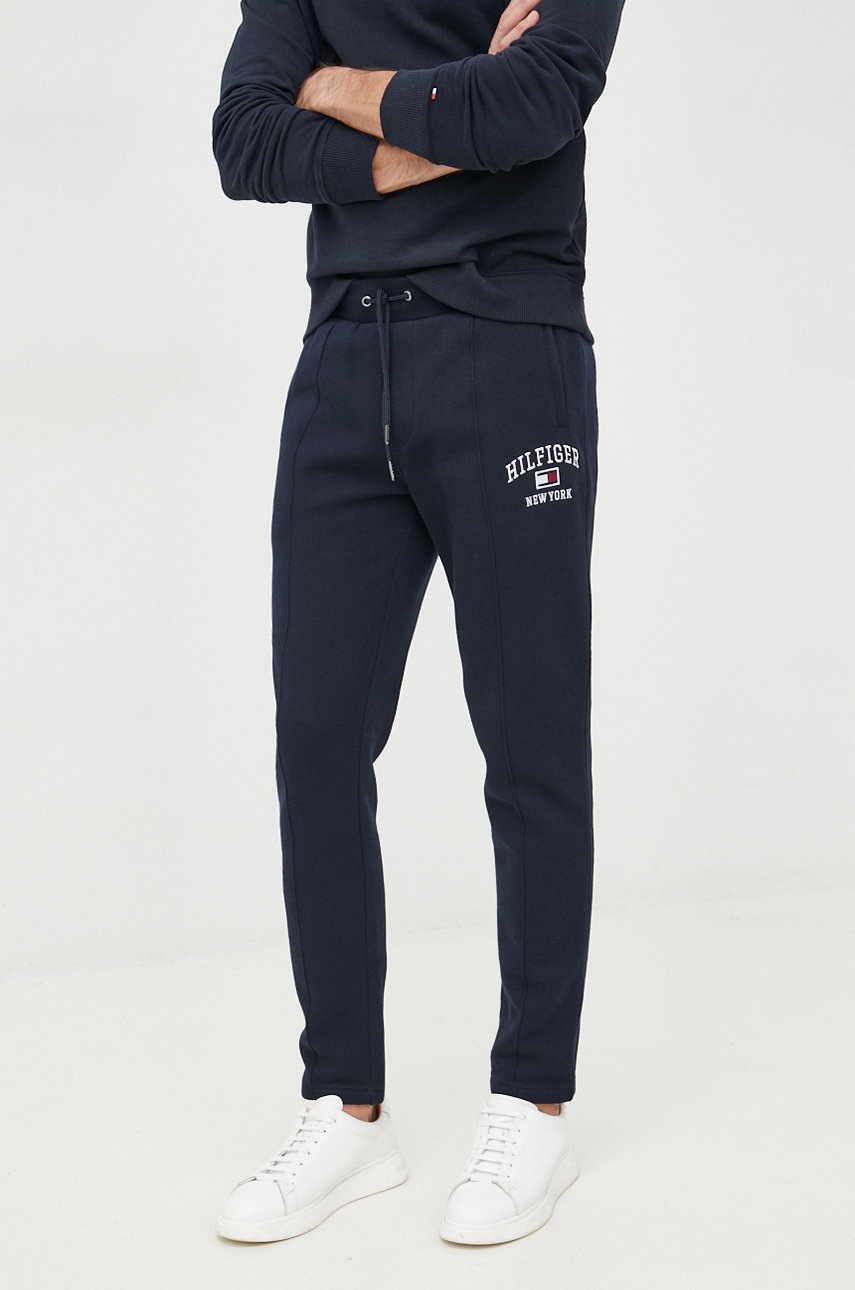 

Панталони Tommy Hilfiger в тъмносиньо с изчистен дизайн, Тъмносин