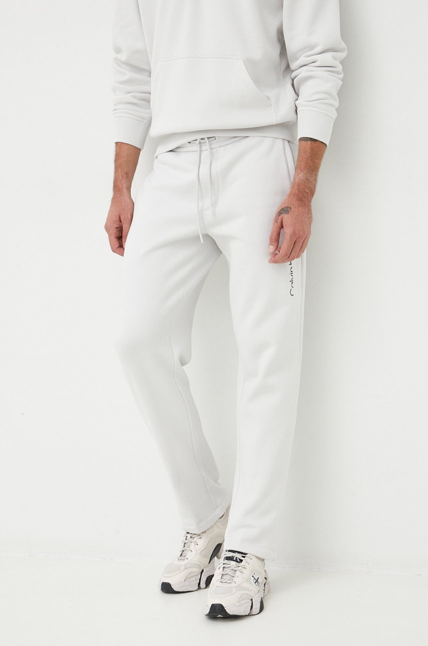 

Панталони Calvin Klein Jeans в сиво с изчистен дизайн, Сив