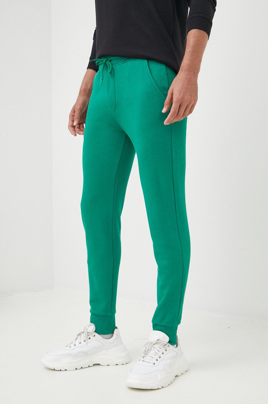 United Colors of Benetton pantaloni de trening din bumbac barbati, culoarea verde, neted