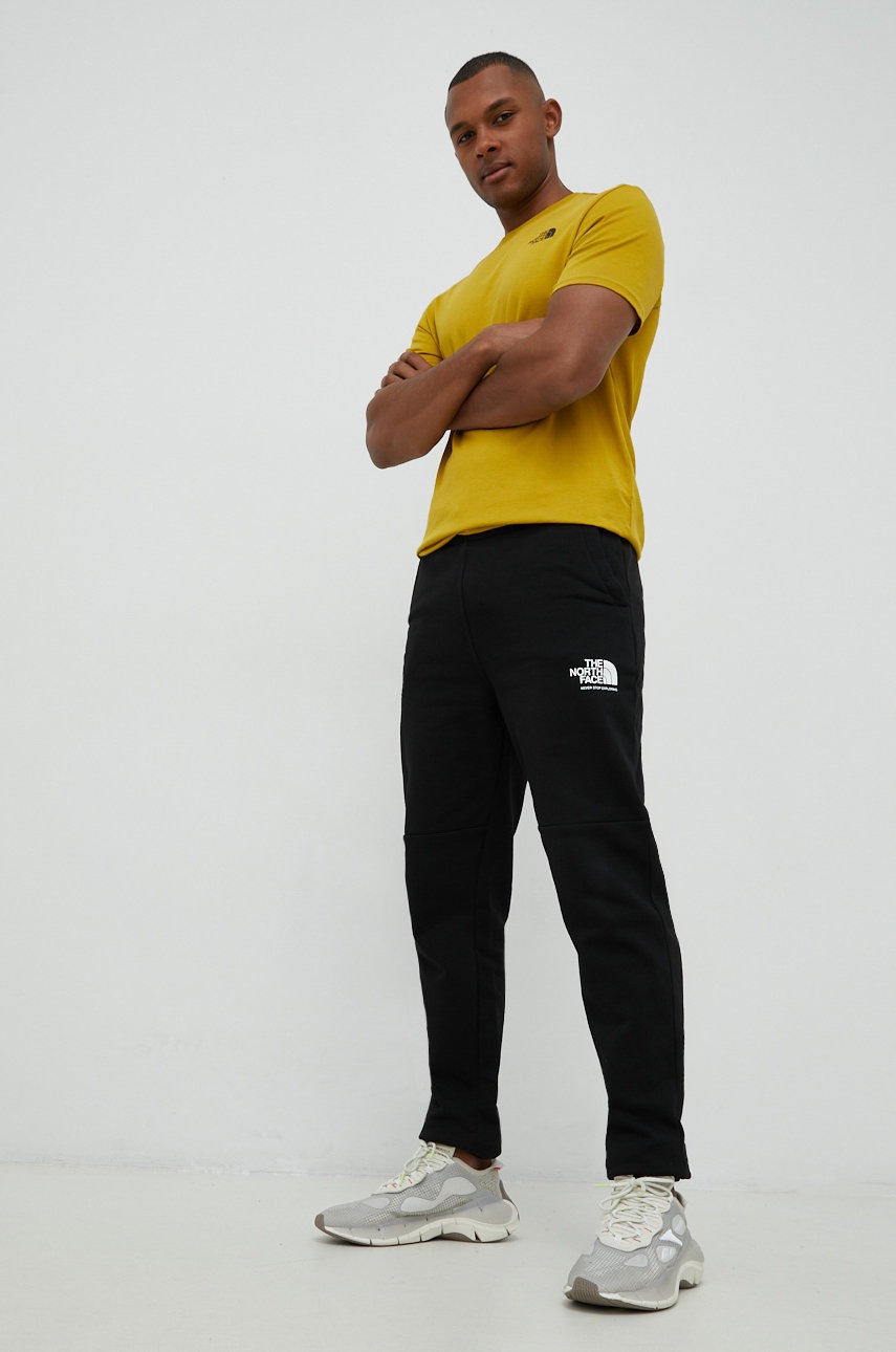 

Бавовняні спортивні штани The North Face чоловічі колір чорний однотонні