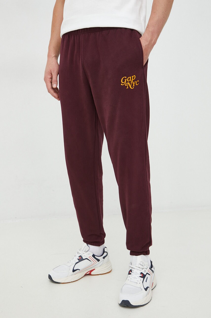 Gap pantaloni de trening barbati, culoarea bordo, cu imprimeu