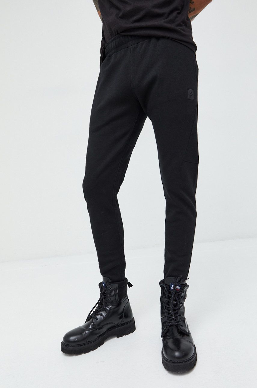 Superdry pantaloni de trening barbati, culoarea negru, neted