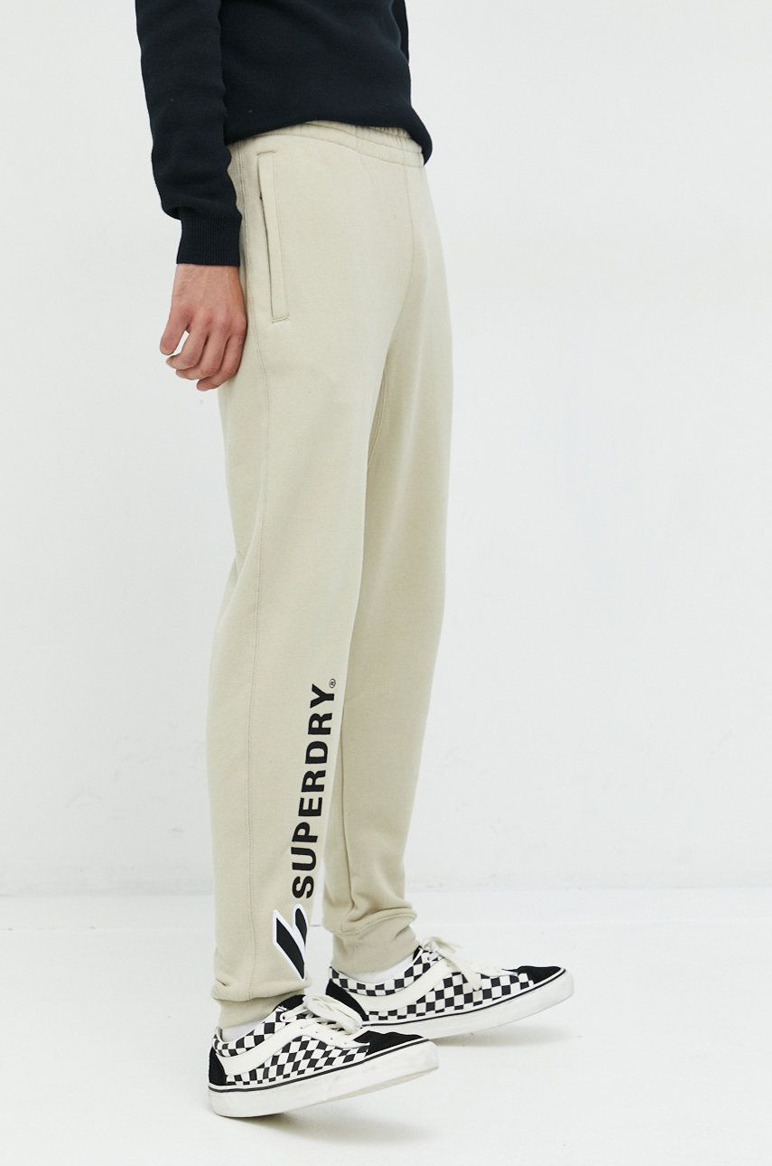 Superdry Pantaloni De Trening Din Bumbac Barbati, Culoarea Bej, Cu Imprimeu