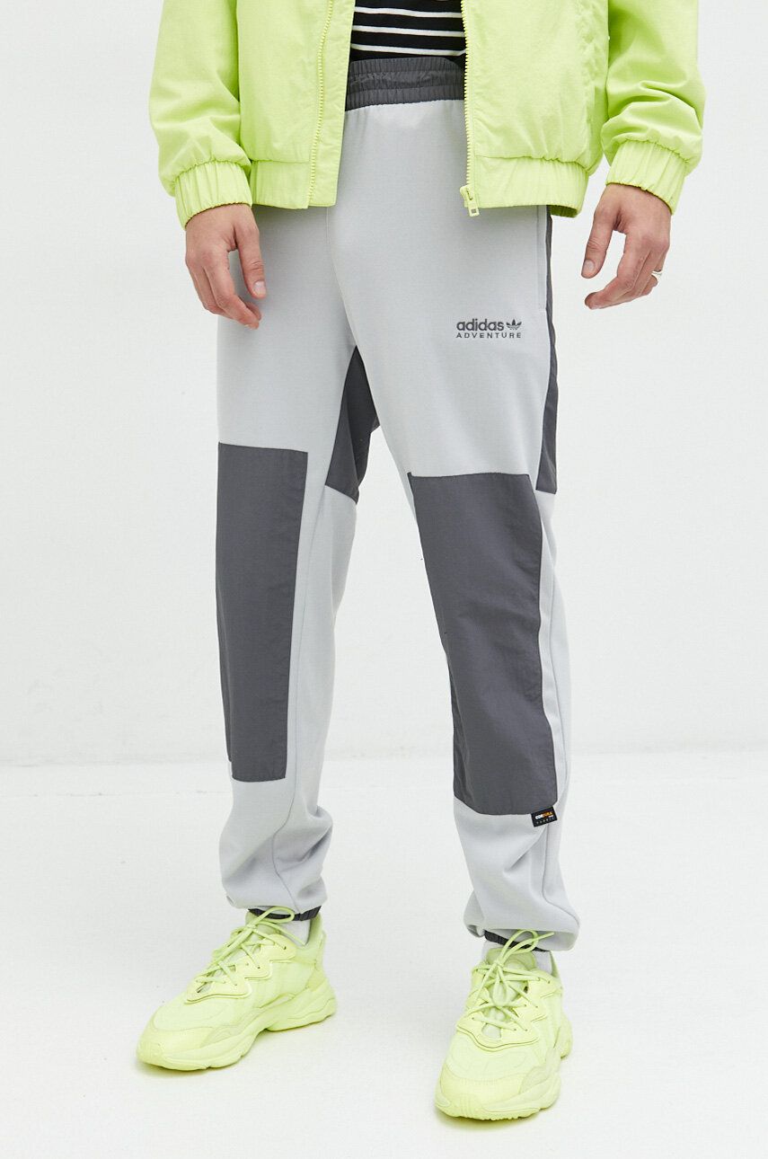 adidas Originals pantaloni de trening Hyperturf Adventure culoarea gri, cu imprimeu