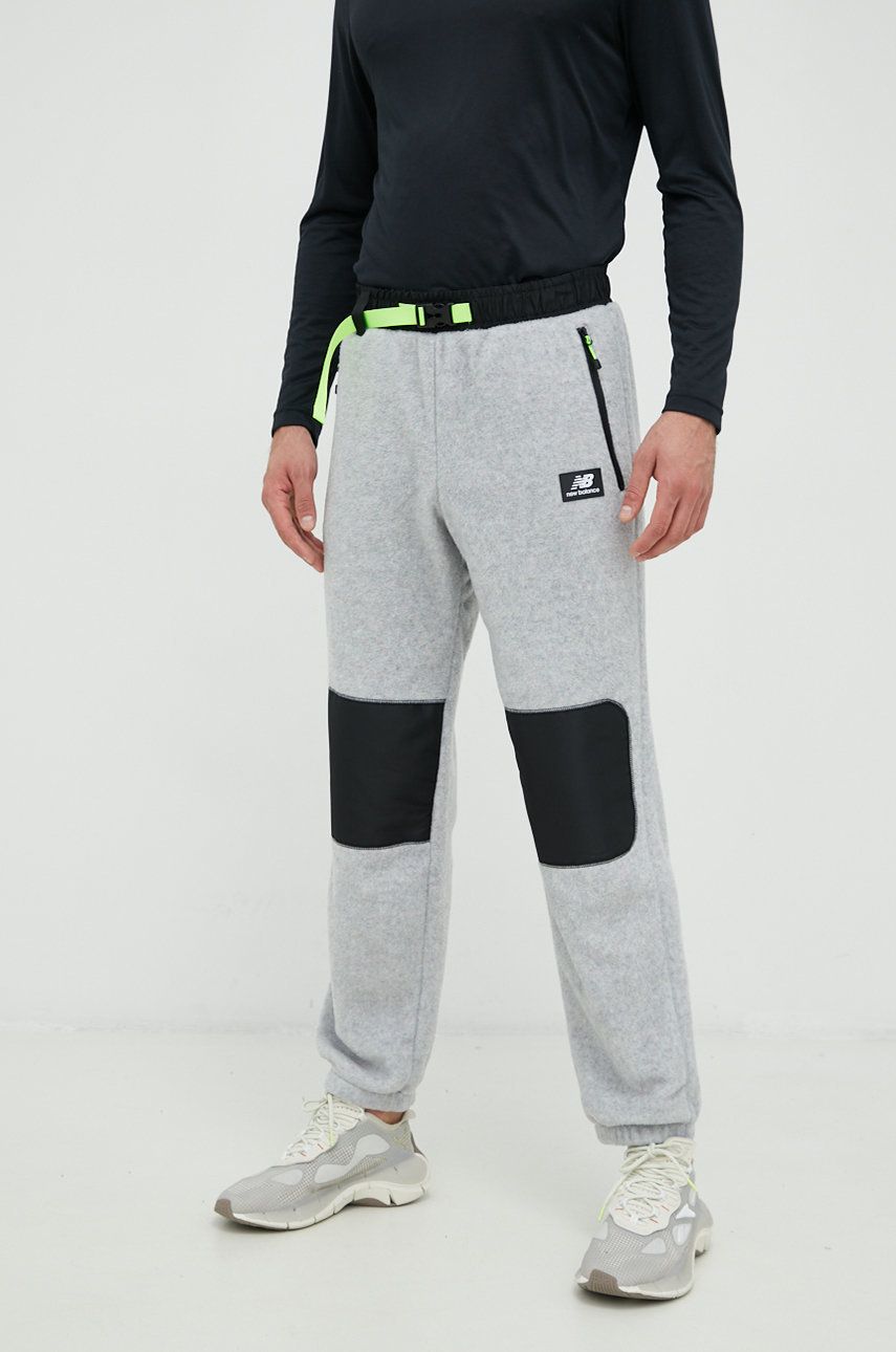 Kalhoty New Balance pánské, šedá barva, s aplikací - šedá -  100% Recyklovaný polyester