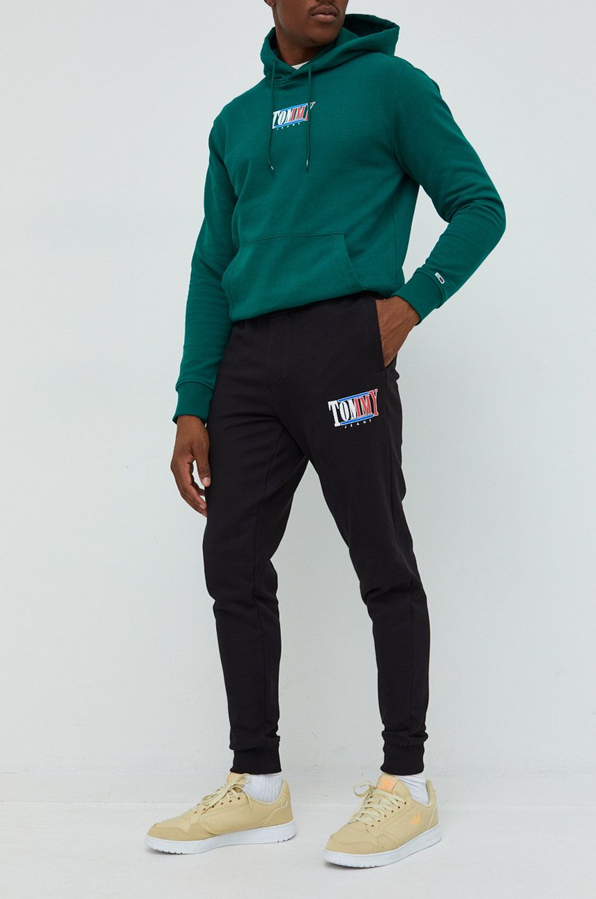 Tommy Jeans pantaloni de trening din bumbac barbati, culoarea negru, cu imprimeu answear.ro