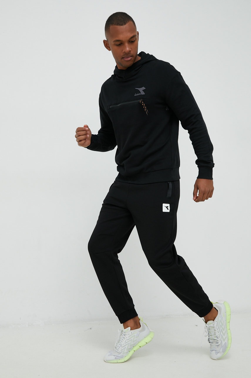 

Спортивные штаны Diadora мужские цвет чёрный однотонные