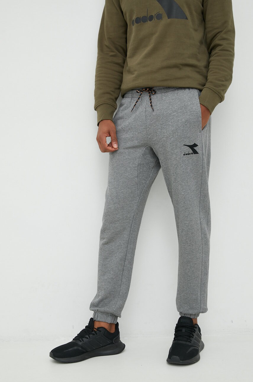 Diadora pantaloni de trening din bumbac barbati, culoarea gri, neted