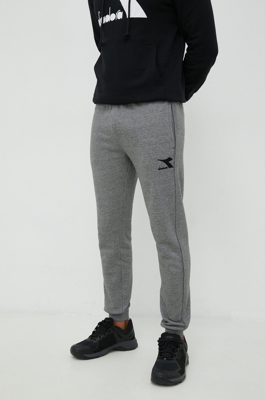 Diadora pantaloni de trening barbati, culoarea gri, neted