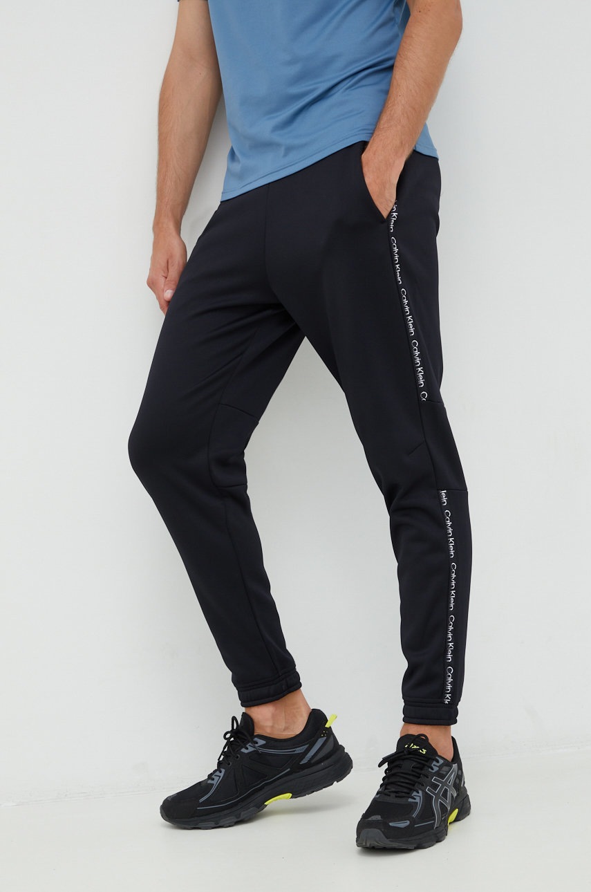 

Панталон за трениране Calvin Klein Performance Active Icon в черно с принт, Черен
