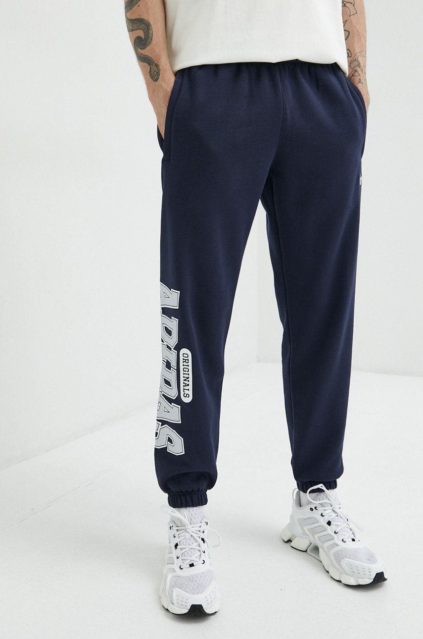 Adidas Originals pantaloni de trening barbati, culoarea albastru marin, neted