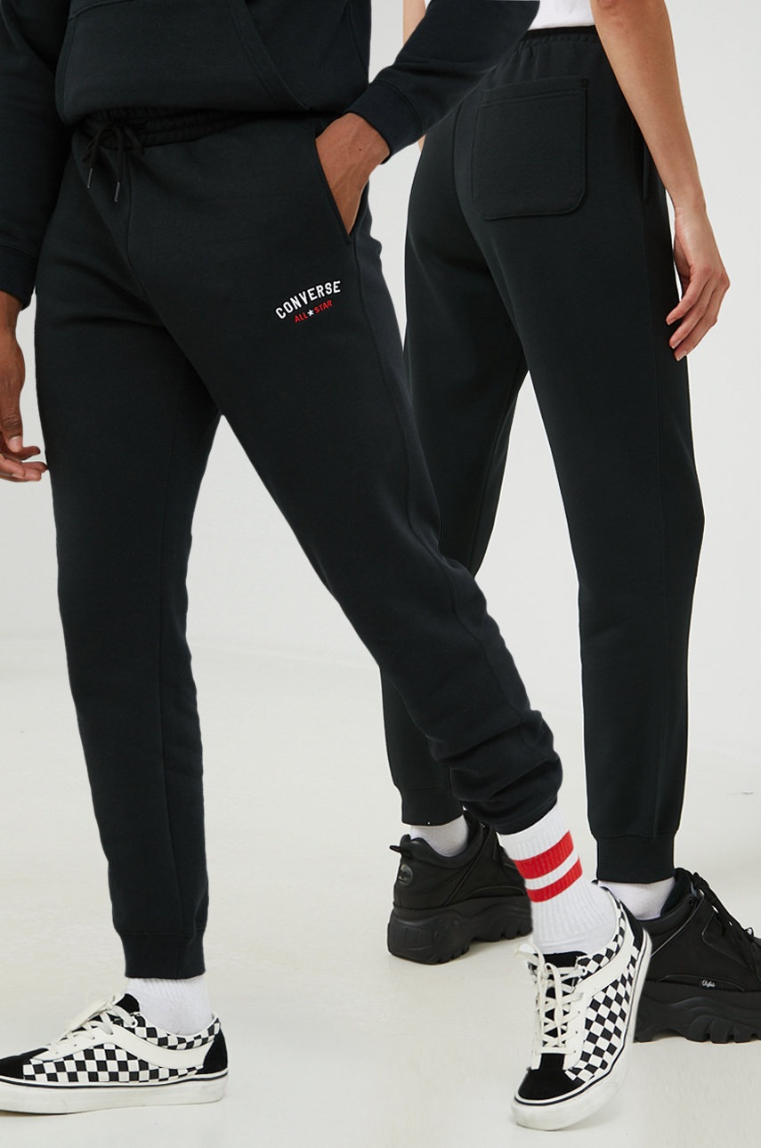 

Спортен панталон Converse в черно с апликация, Черен