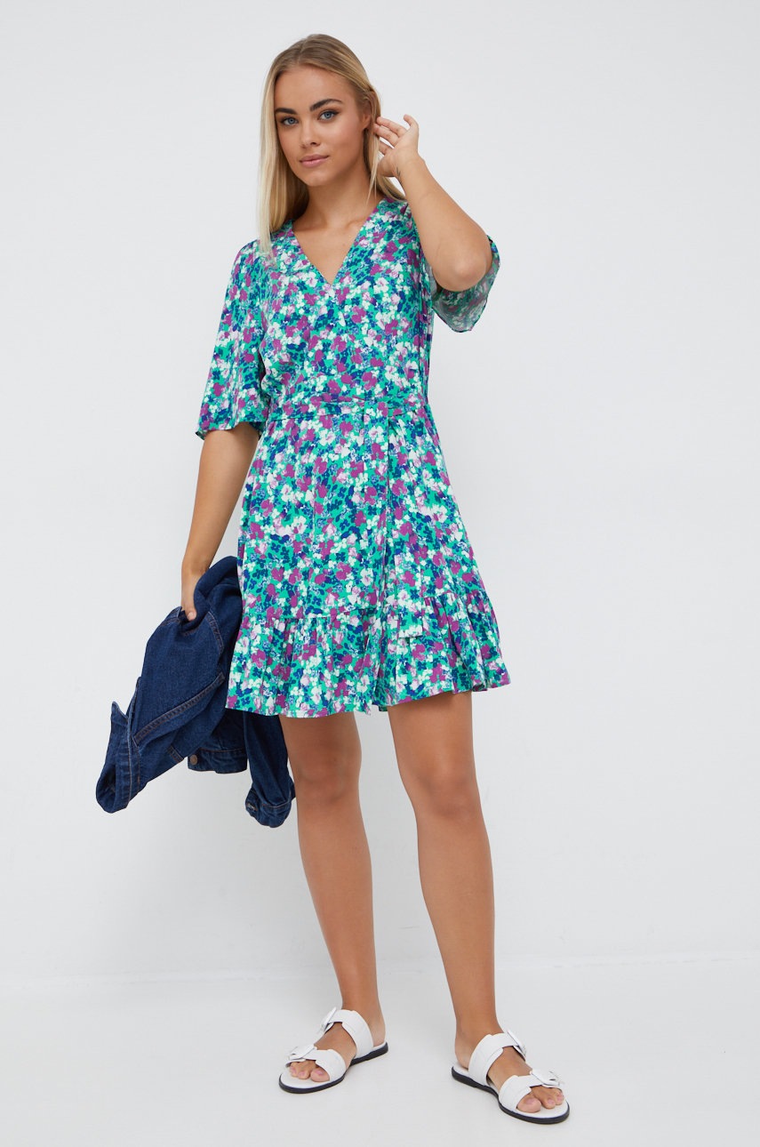 

Платье Vero Moda цвет зелёный mini расклешённая
