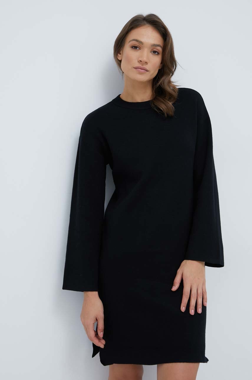 

Рокля Vero Moda в черно къс модел със стандартна кройка, Черен