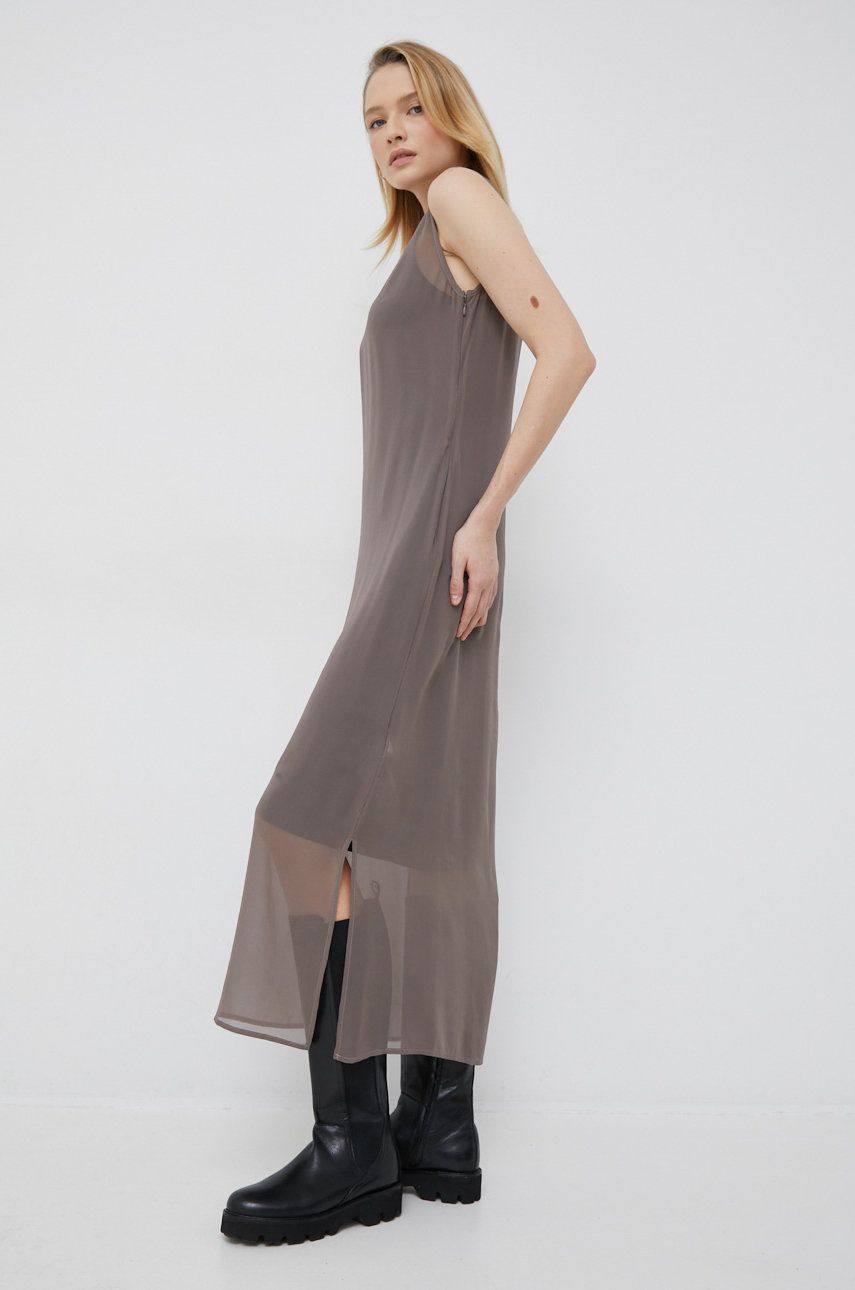 Hedvábné šaty Calvin Klein šedá barva, maxi - šedá -  Hlavní materiál: 100% Hedvábí Podšív