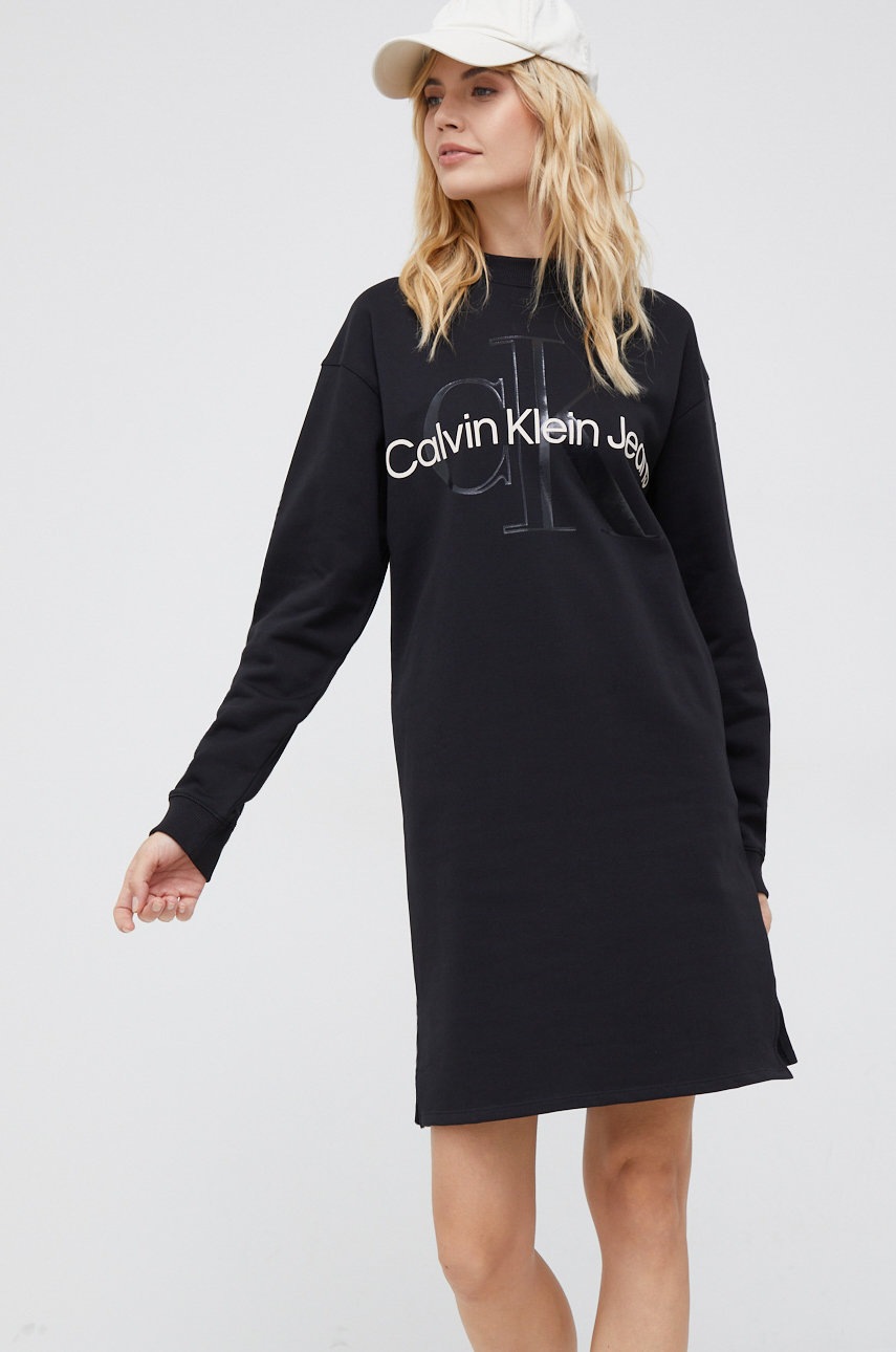 

Памучна рокля Calvin Klein Jeans в черно къс модел със стандартна кройка, Черен