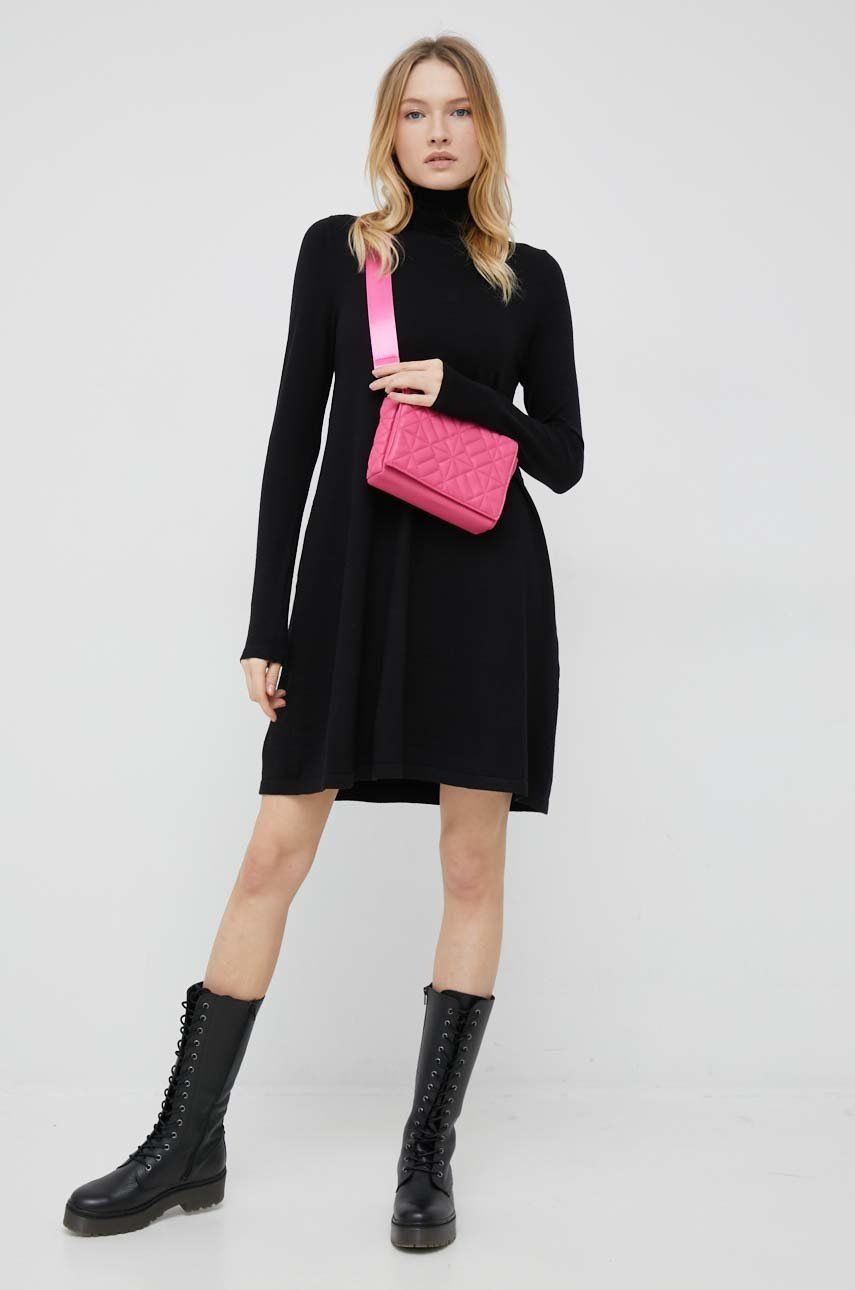

Рокля Vero Moda в черно къс модел със стандартна кройка, Черен