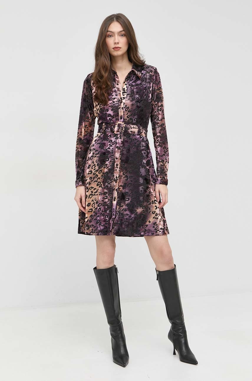 

Платье Guess цвет фиолетовый mini расклешённая