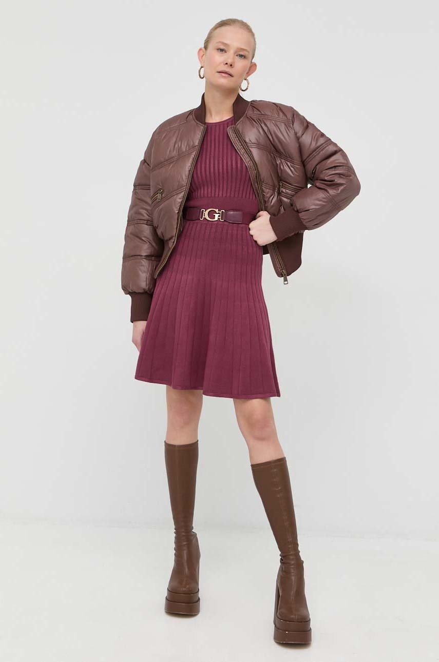 

Платье Guess цвет бордовый mini расклешённая