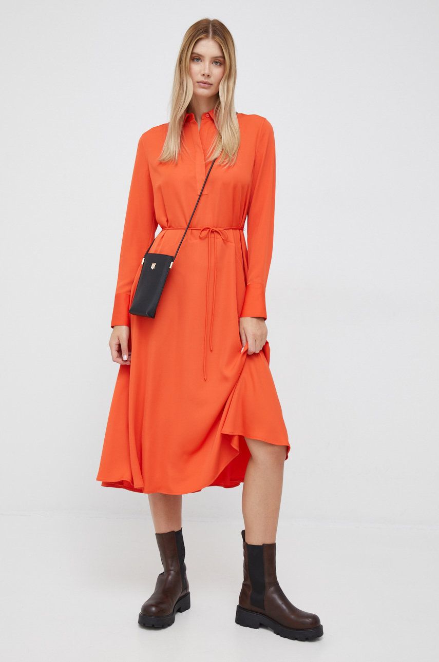 Calvin Klein sukienka kolor pomarańczowy midi dopasowana