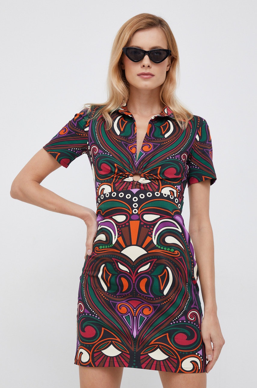 

Рокля Desigual в черно къс модел със стандартна кройка, Черен