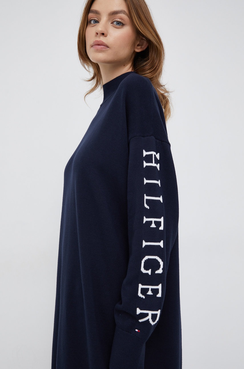 

Памучна рокля Tommy Hilfiger в тъмносиньо къс модел със стандартна кройка, Тъмносин