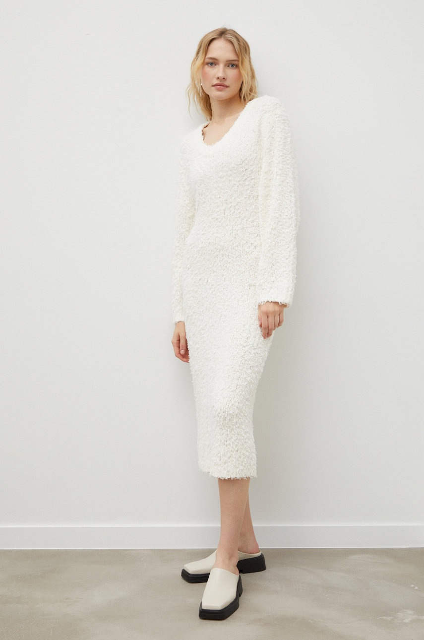 

Платье Samsoe Samsoe цвет белый midi oversize