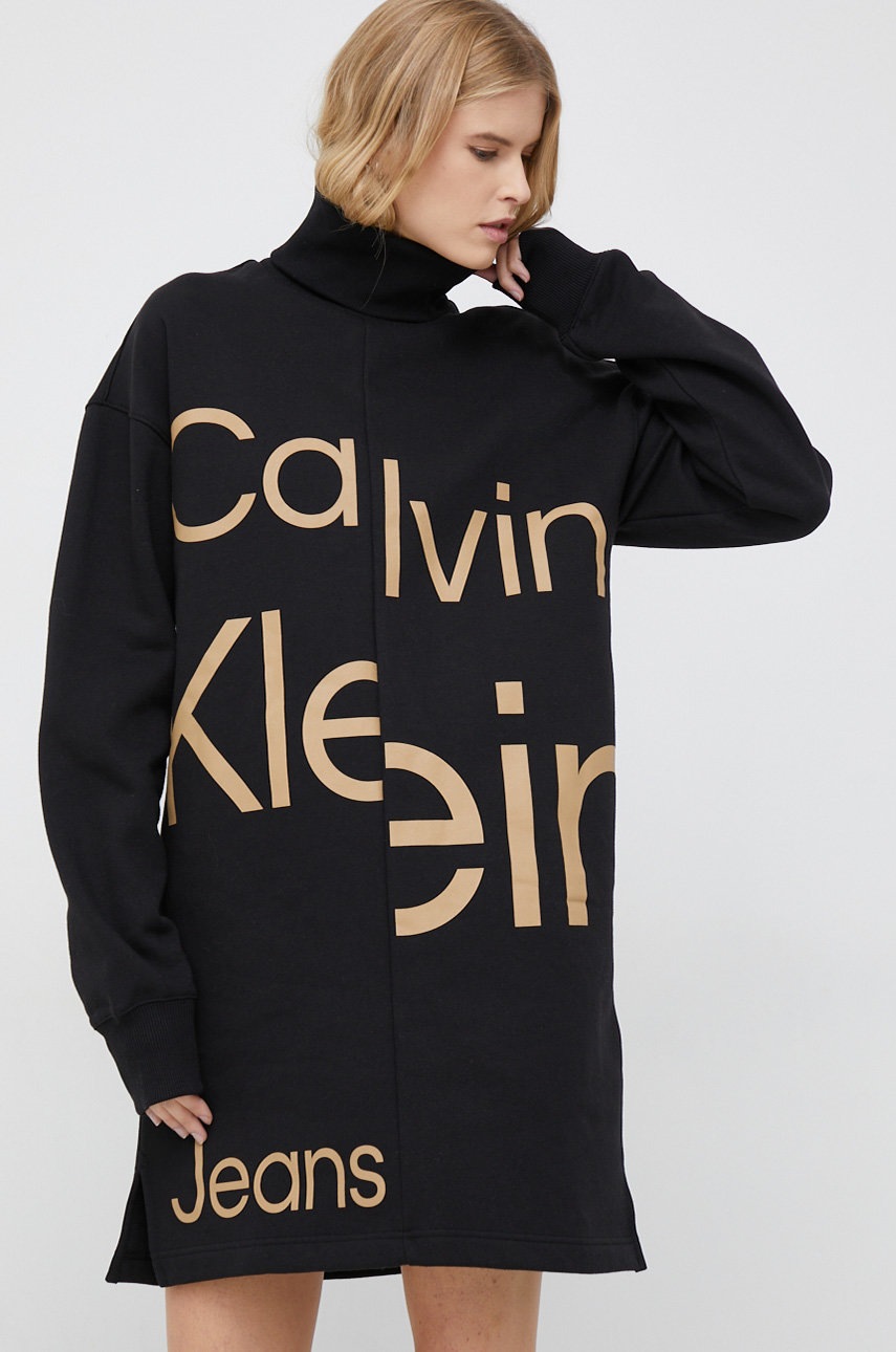 

Рокля Calvin Klein Jeans в черно къс модел със стандартна кройка, Черен