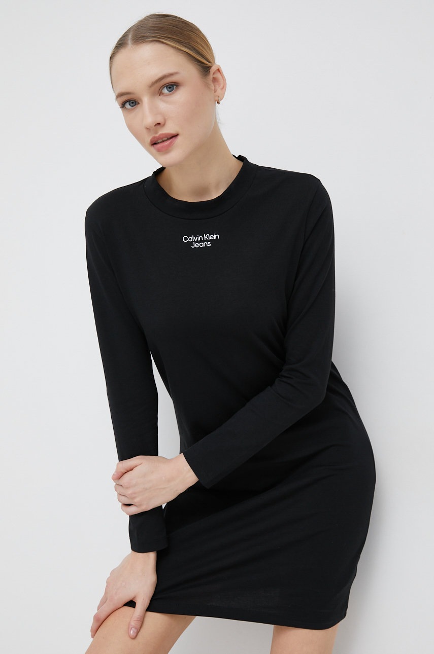 

Памучна рокля Calvin Klein Jeans в черно къс модел със стандартна кройка, Черен