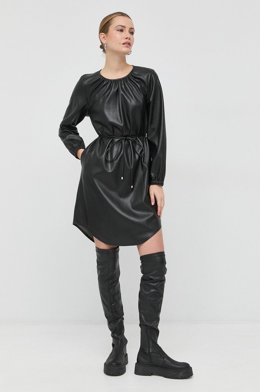 Šaty BOSS černá barva, midi - černá -  Hlavní materiál: 100% Polyester Podšívka: 100% Visk
