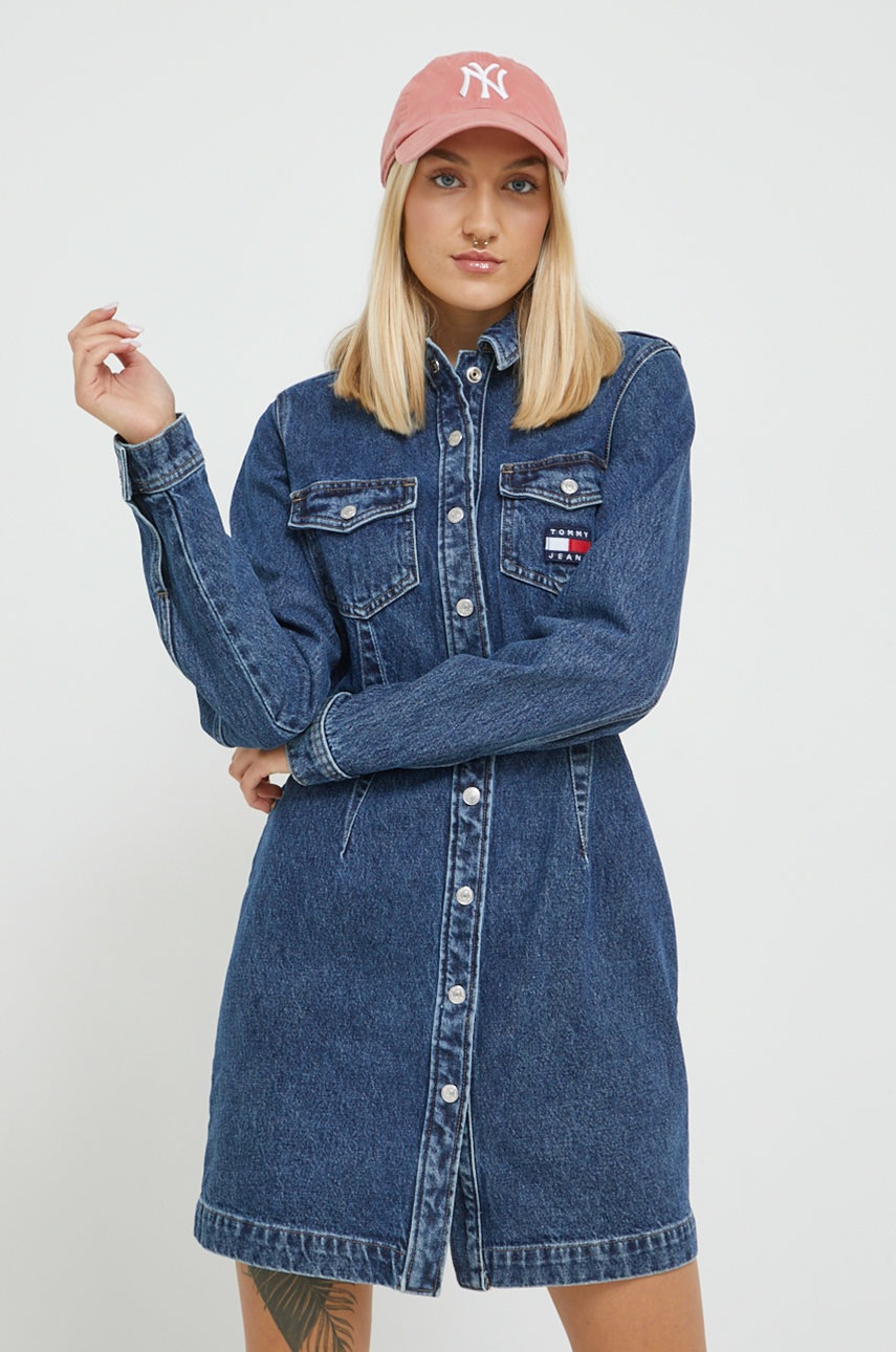 

Рокля Tommy Jeans в тъмносиньо къс модел със стандартна кройка, Тъмносин