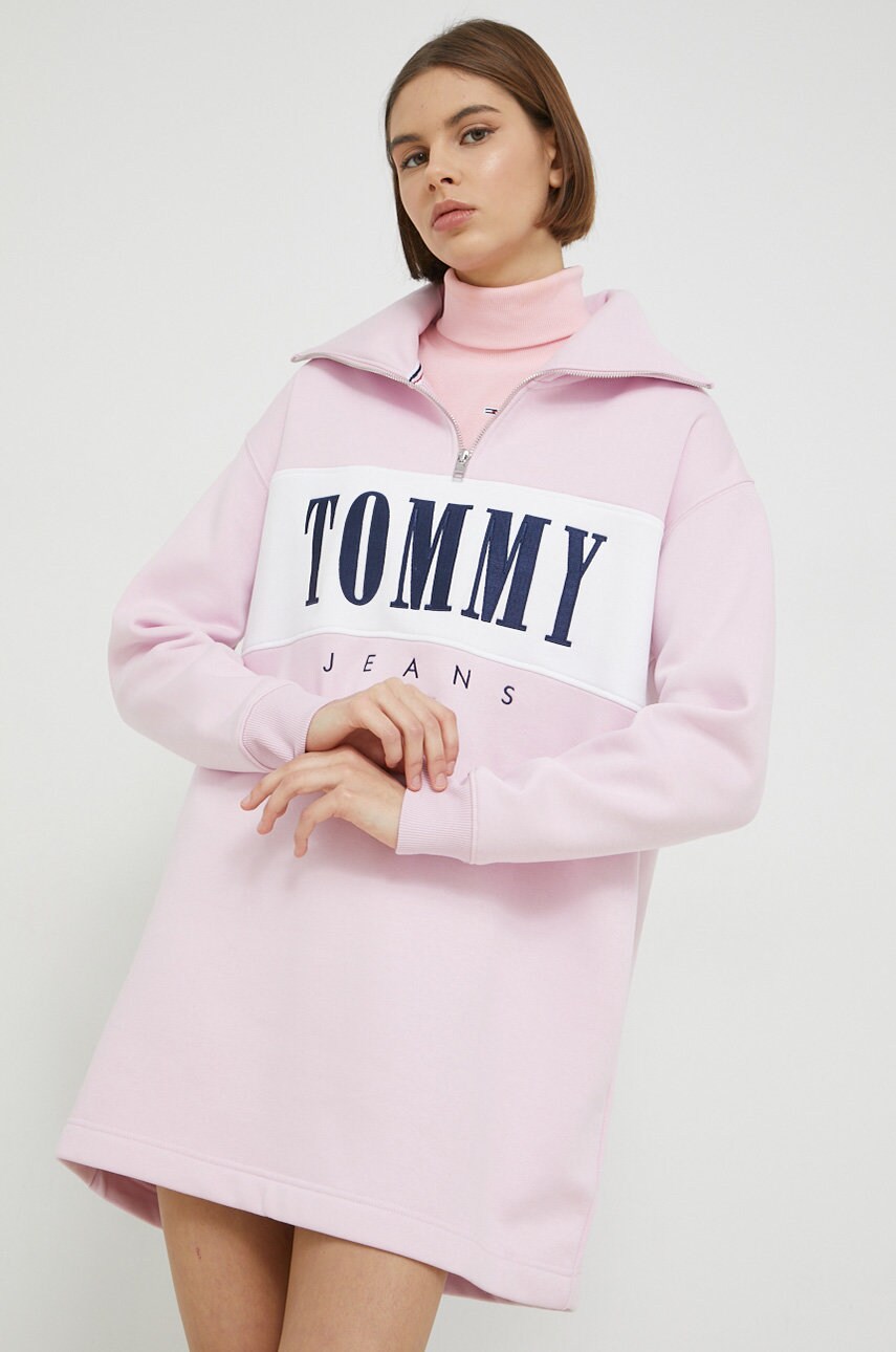 

Рокля Tommy Jeans в розово къс модел с уголемена кройка, Розов