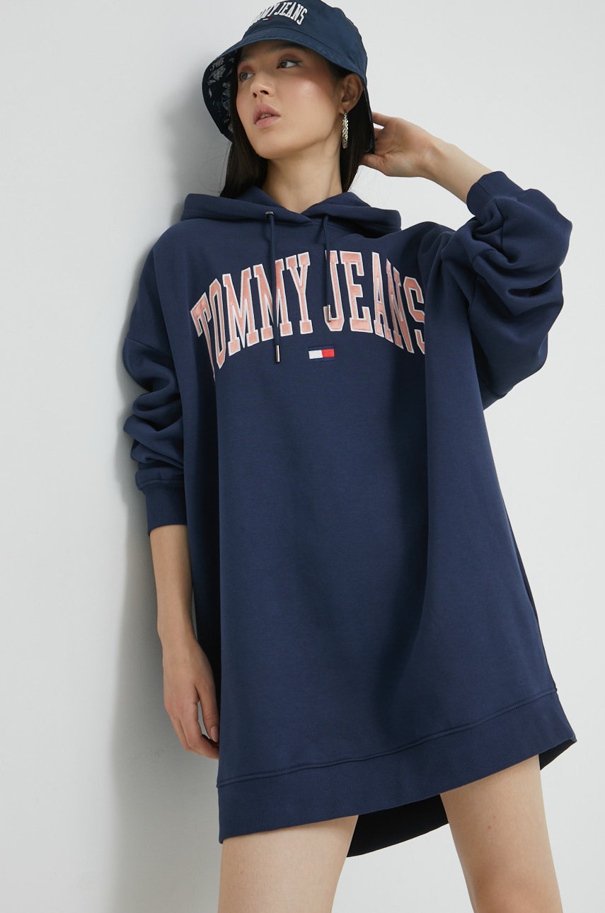 

Рокля Tommy Jeans в тъмносиньо къс модел с уголемена кройка, Тъмносин