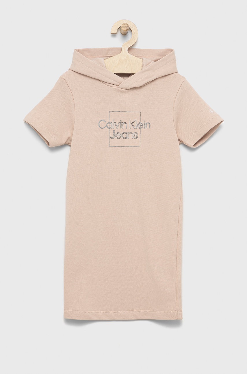 

Детска памучна рокля Calvin Klein Jeans в розово къс модел със стандартна кройка, Розов