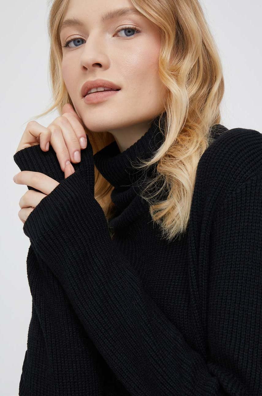 

Пуловер Vero Moda дамски в черно от лека материя с поло, Черен