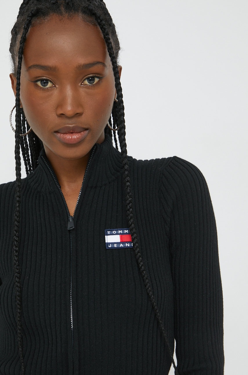 

Жилетка Tommy Jeans в черно от топла материя, Черен