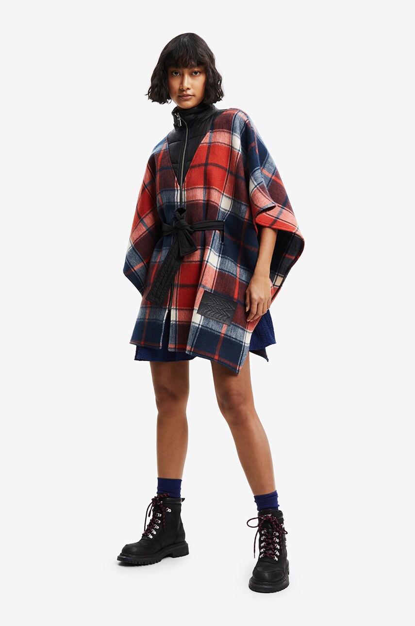Desigual poncho culoarea rosu
