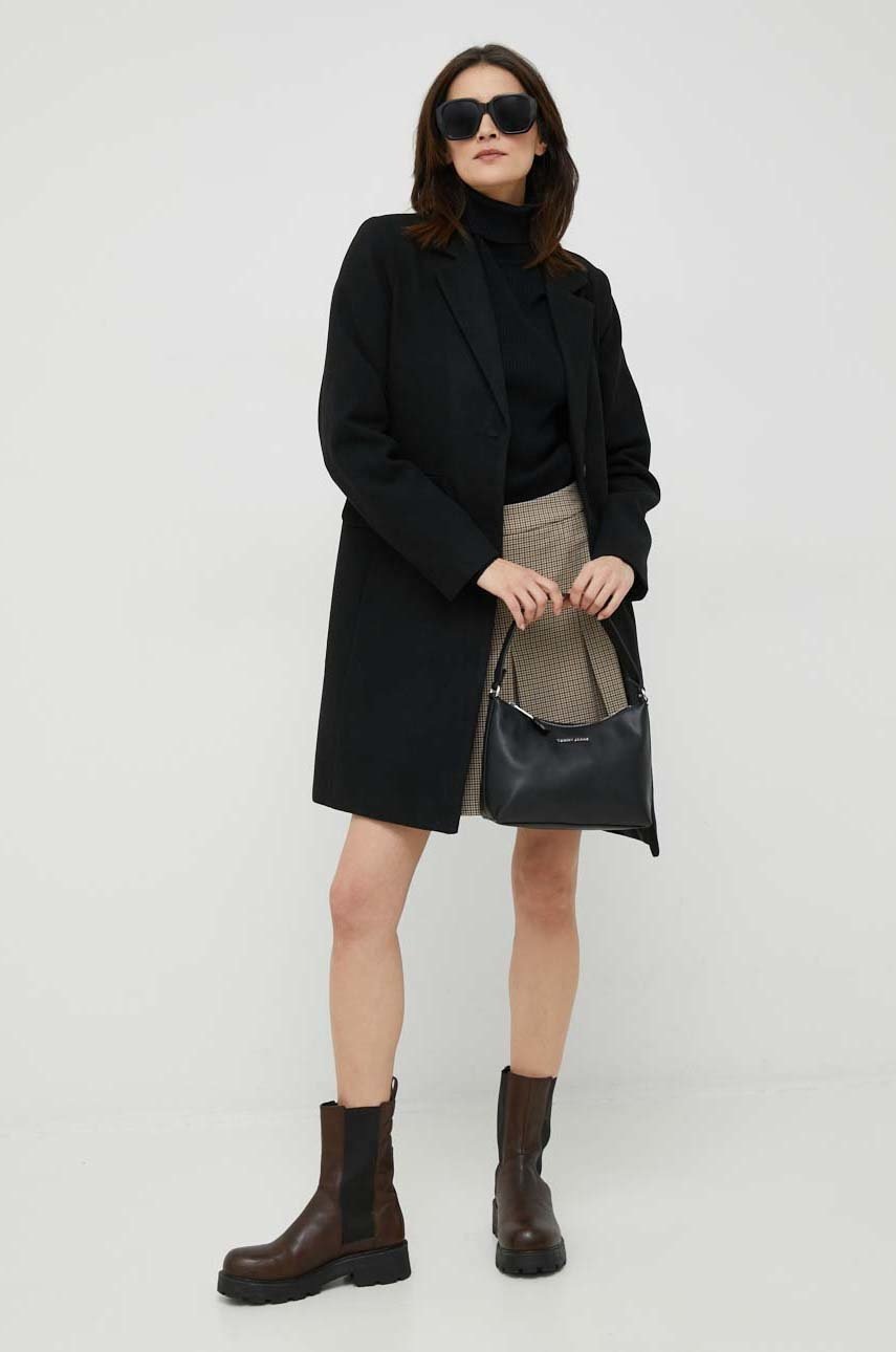 

Светр Vero Moda жіночий колір чорний легкий гольф