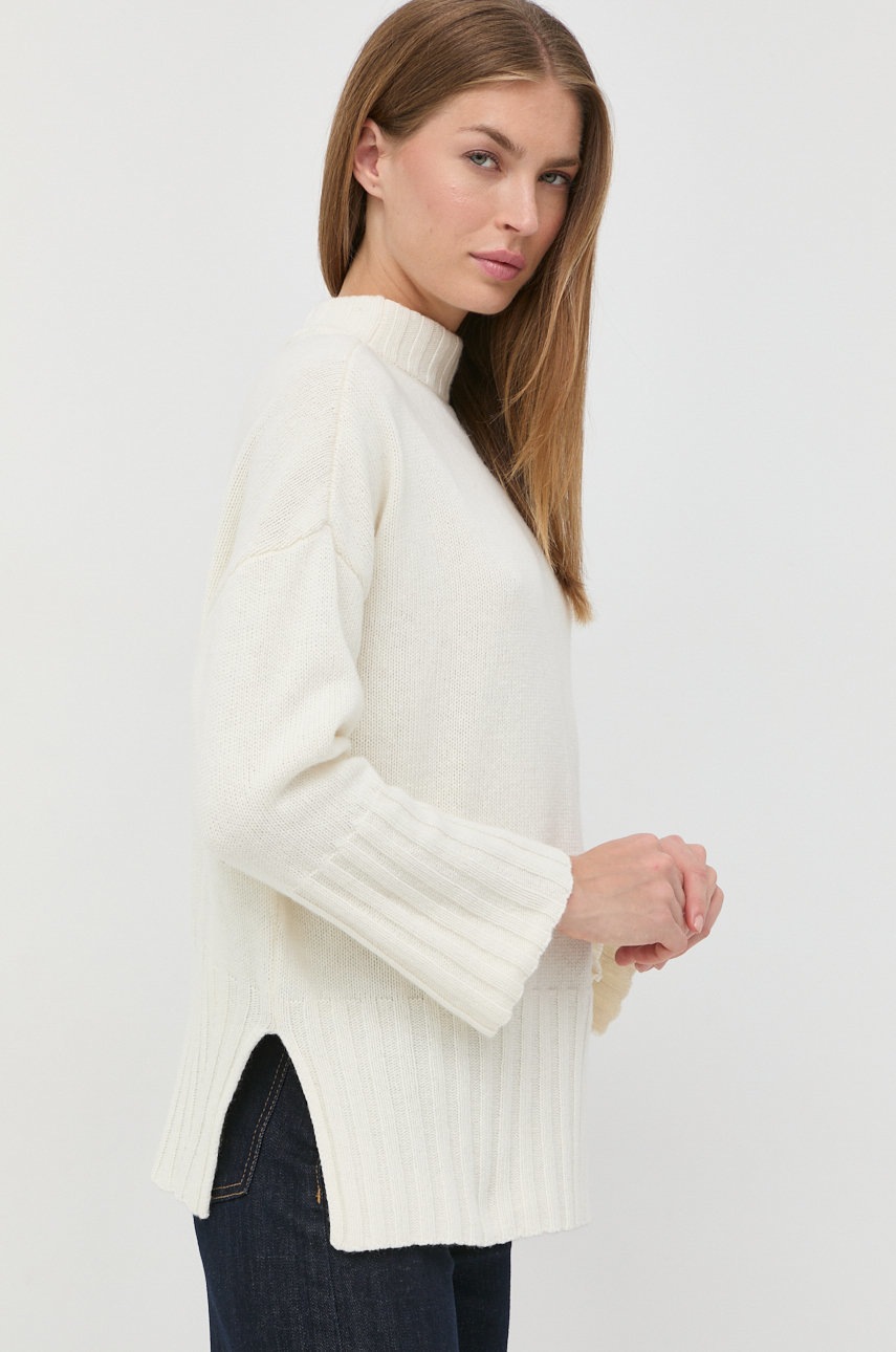 

Вълнен пуловер Marella дамски в бежово с ниско поло, Бежов