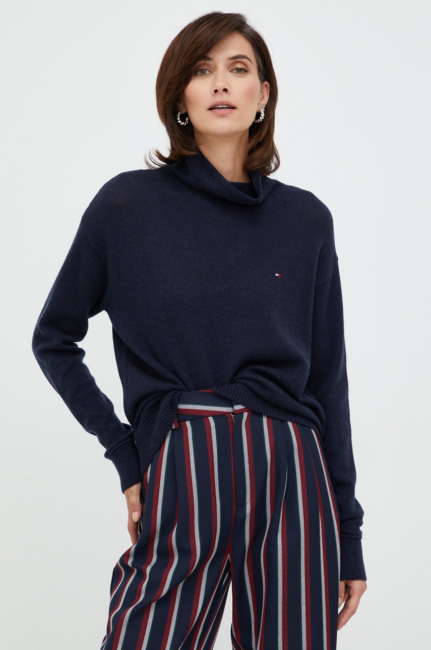 

Вълнен пуловер Tommy Hilfiger дамски в тъмносиньо от лека материя с поло, Тъмносин