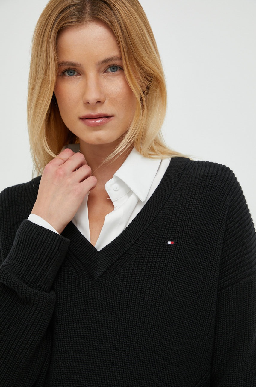 

Памучен пуловер Tommy Hilfiger дамски в черно от топла материя, Черен
