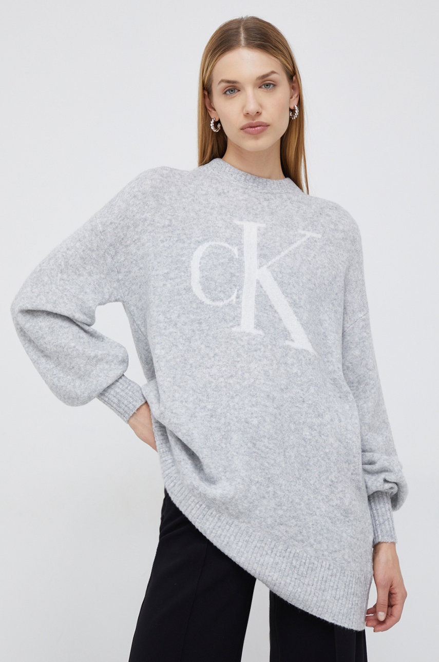 

Пуловер с вълна Calvin Klein Jeans дамски в сиво от лека материя, Сив
