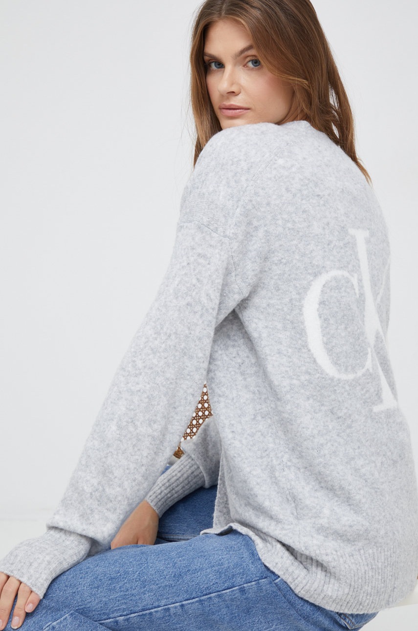 

Жилетка с вълна Calvin Klein Jeans в сиво от лека материя, Сив