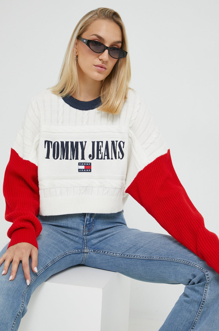 

Пуловер Tommy Jeans дамски в бяло, Бял